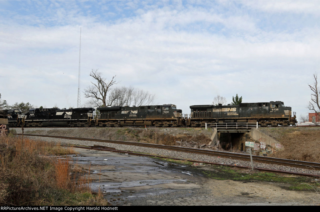 NS 9735 leads a 180+ car 350-05 eastbound